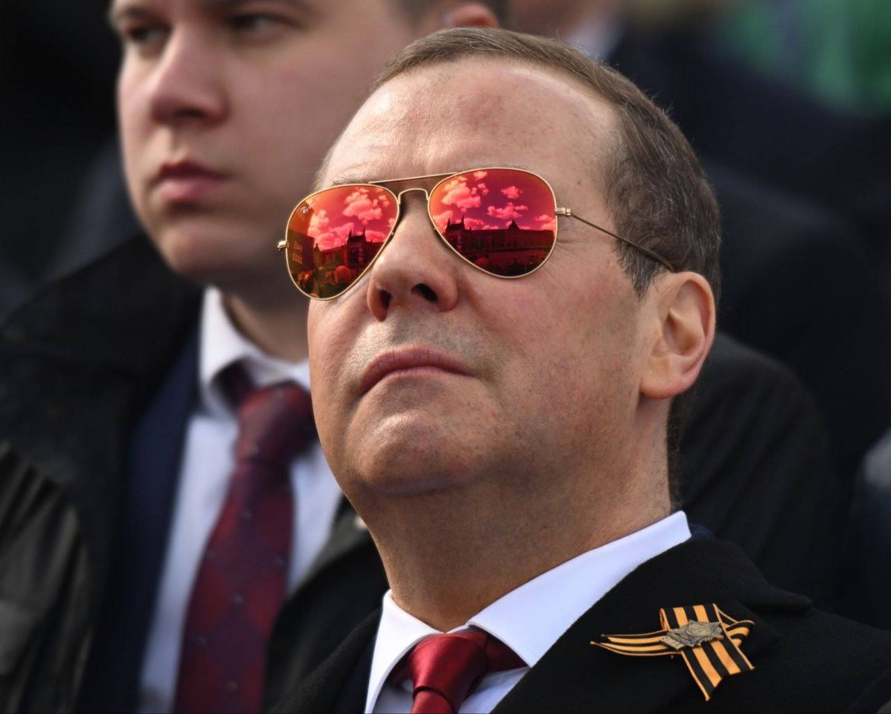  Дмитрий Медведев 